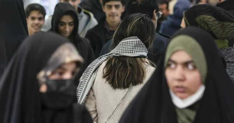İranda hicab qalmaqalı: Qadınları belə döydülər VİDEO