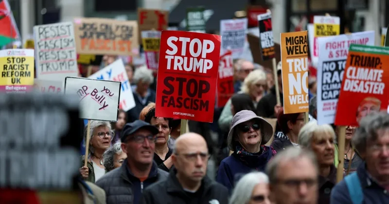 В Великобритании тысячи людей вышли на акцию против визита Трампа