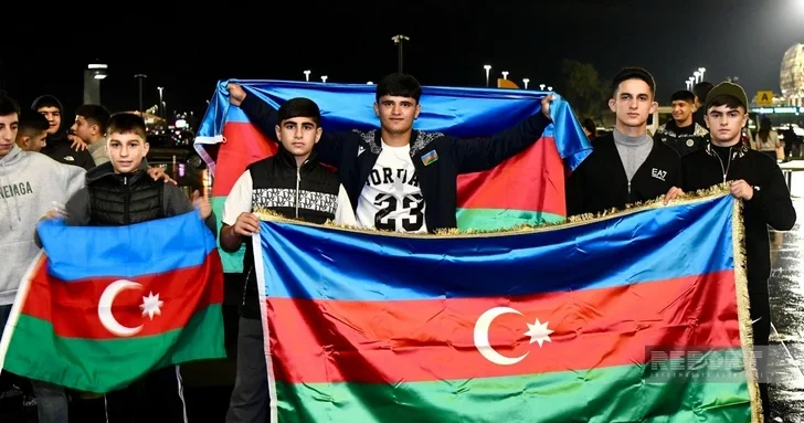 Азербайджанские вольники, успешно выступившие на чемпионате мира, вернулись на Родину