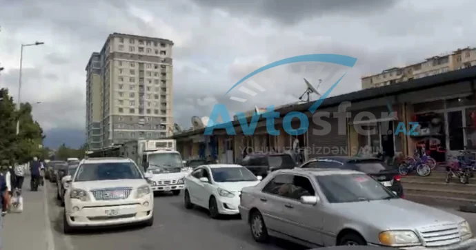 Bakının bu küçəsində hər dəqiqə tıxac var; Avtobuslar belə hərəkət edə bilmir VİDEO
