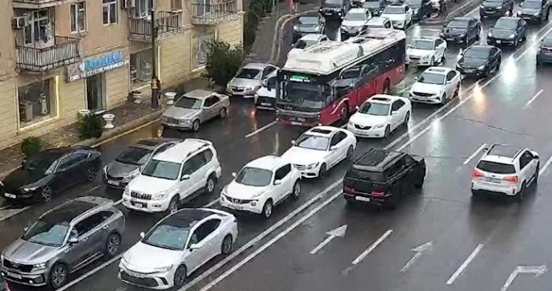 Yollar yenə tıxaclıdır Siyahı