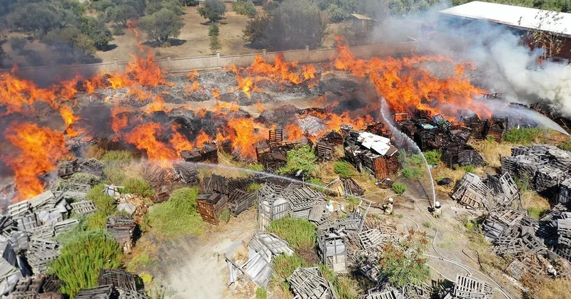 Manisada fabrik yanır