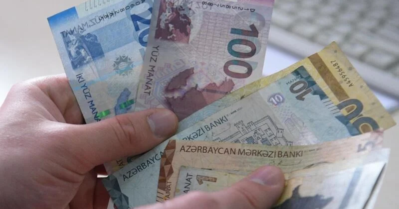 Сколько потратили на еду и сигареты жители Баку?