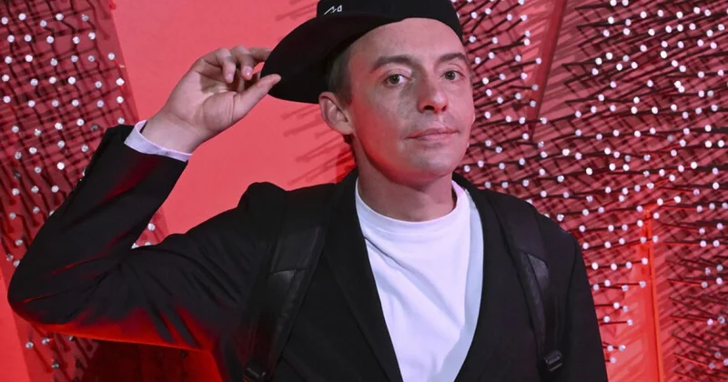 Pəncərədən yıxılan aktyor reanimasiyaya yerləşdirildi