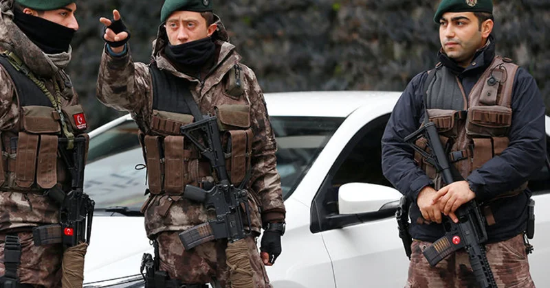 В Турции задерживают военных