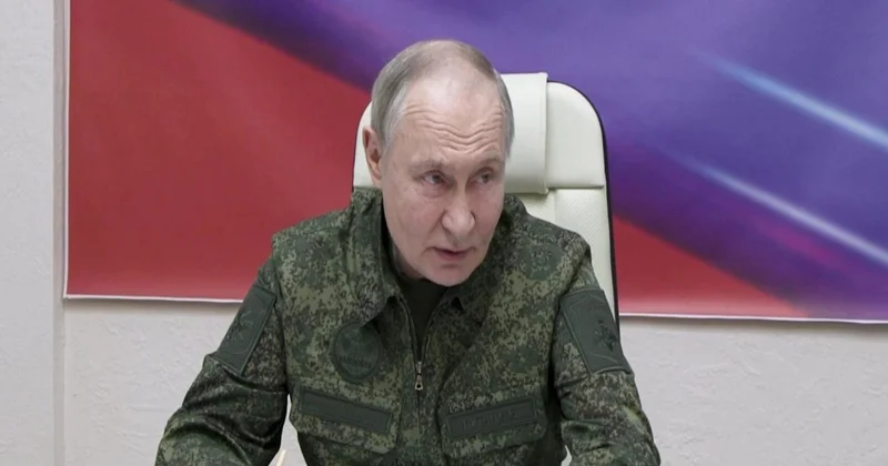 Kreml Putinin “Qərb 2025” təlimlərinə hərbi geyimdə qatılmasına münasibət bildirib