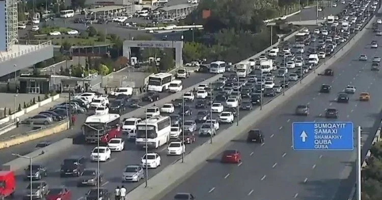 Bakı Sumqayıt yolu buna görə artıq yüklənir Ekspert