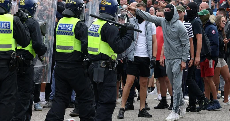 Britaniyada minlərlə insan Trampın səfərinə qarşı aksiya keçirib