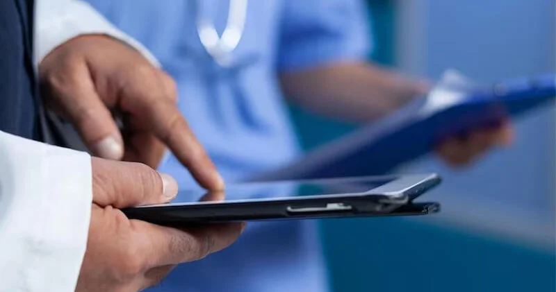 Bakıda məşhur həkimin klinikası külli miqdarda borca düşdü FOTO