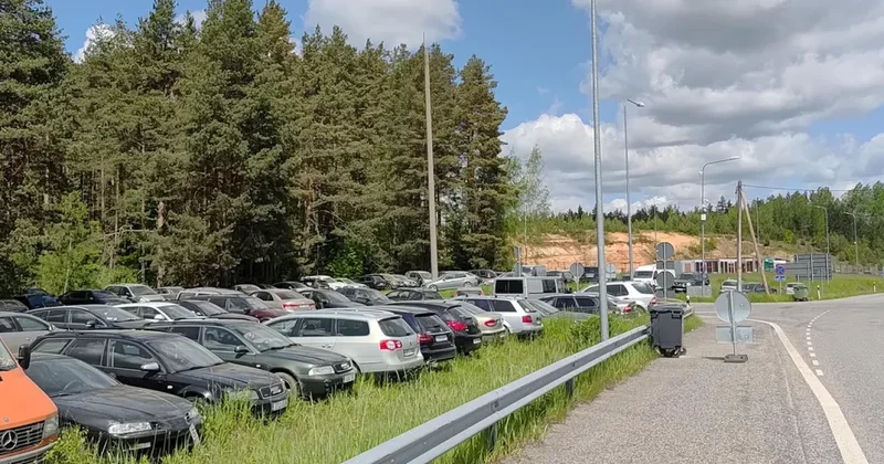Estoniya sərhəddə qalan avtomobilləri satacaq