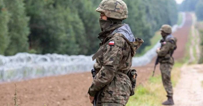 Polşa Rusiya Belarus sərhəddinə 40 min hərbçi göndərib