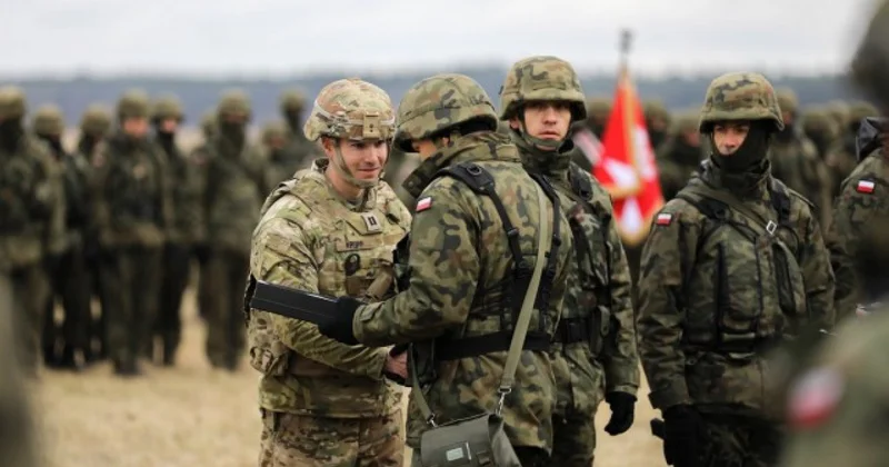 Polşa Belarusla sərhəddə hərbi təlimlərə başlayıb