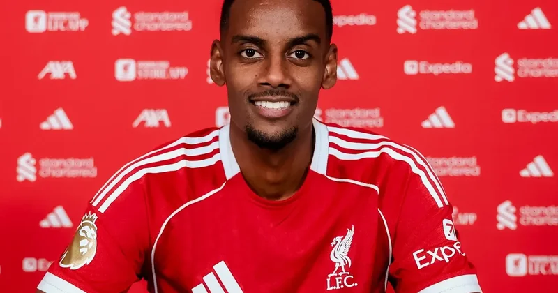 İsak Liverpul da debütünü bu gün edəcək