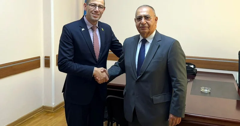 İsrail səfiri siyasi partiyanın ofisinə gəldi