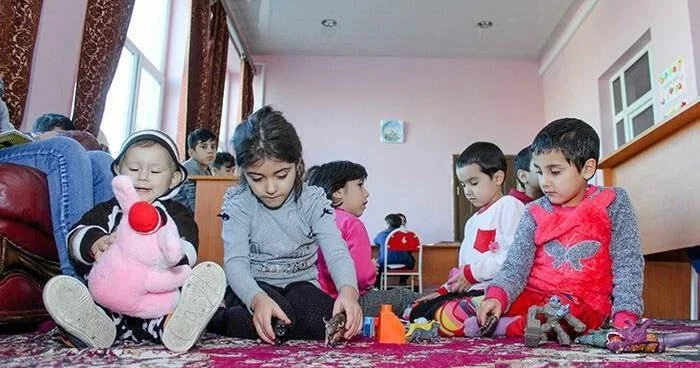 Məktəb yaşında, amma təhsildən uzaq Sənədsiz uşaqların ACI TALEYİ