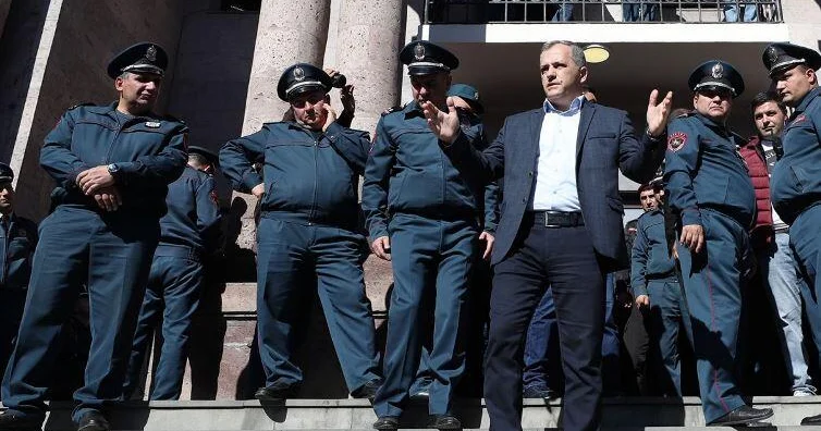 Сепаратистский цирк имени Шахраманяна открывает сезон РЕПЛИКА