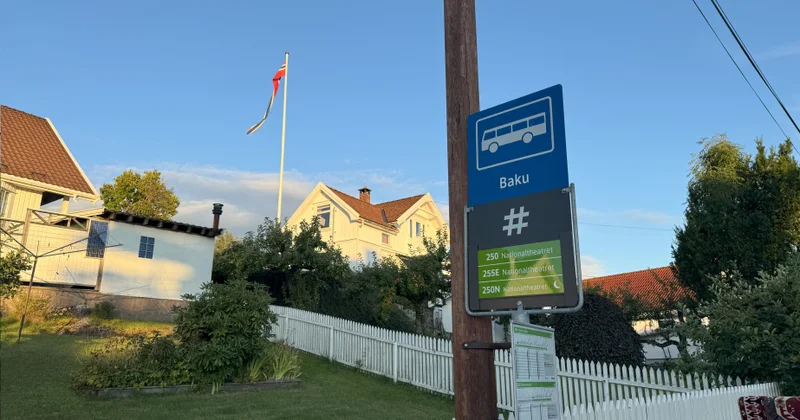 Norveçdə Bakı avtobus dayanacağı Bakı nefti ilə bağlı bir xatirə kimi MƏXSUSİ
