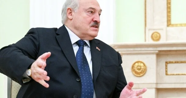 Лукашенко заявил, что наелся власти и не удерживает ее посиневшими руками