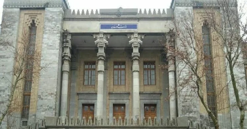 İran İsveç diplomatını ölkədən çıxarır