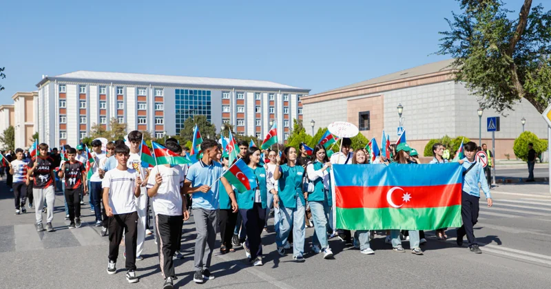 Naxçıvanda gənclərin Dövlət Suverenliyi Gününə həsr olunmuş vətənpərvərlik yürüşü FOTOLAR