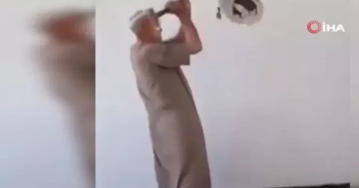 Əsəd rejimindən qorumaq üçün kitablarını divara hördü 15 il sonra geri qayıtdı VİDEO