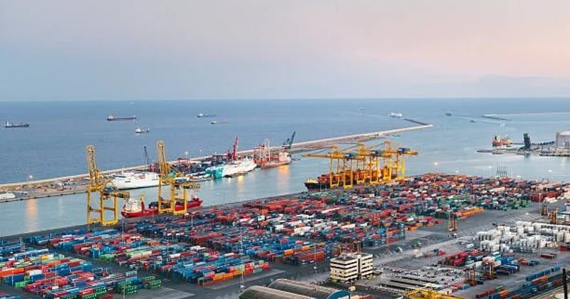 Bu il Bakı Limanında 5,5 mln. tondan çox yük aşırılıb