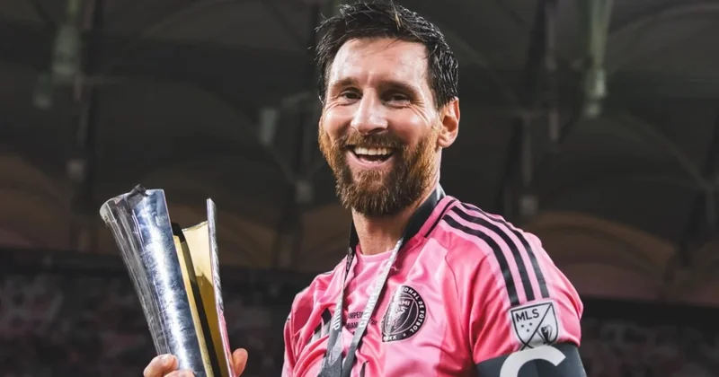 Messi titulların sayına görə dünya rekordunu yenilədi