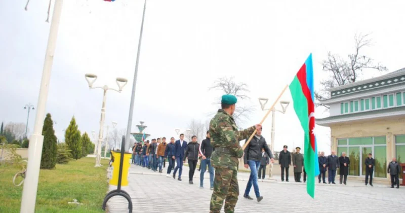 Azərbaycan “həqiqi hərbi xidmət”dən niyə imtina etmir?