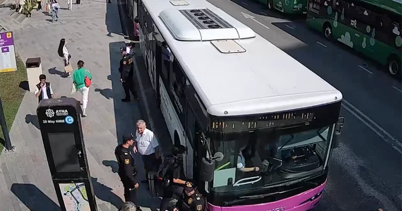 Avtobus gözləyərkən maşın yolunda dayananlara Müraciət