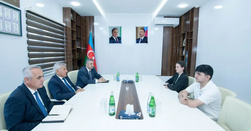 Rektor şəhid ailələrinin üzvü olan tələbələrlə görüşüb GÖRÜNTÜ