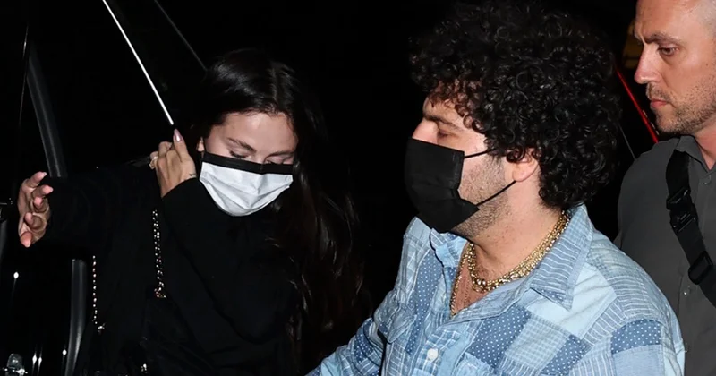 İctimaiyyət qarşısına maskada çıxdılar