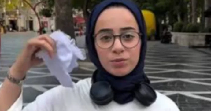 Türk bloger Bakıda ağ corab geyinib küçənin təmizliyini yoxladı VİDEO