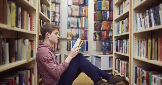 Kitab oxuyanlara təhsil haqqı və nəqliyyatda güzəşt Azərbaycanda belə sistem olacaq?