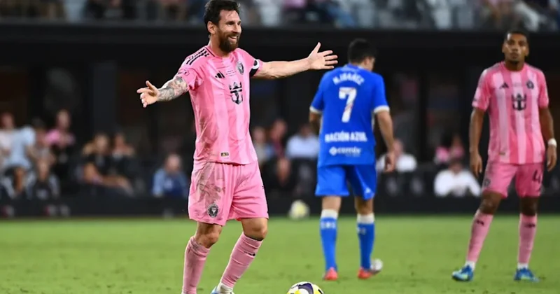 Karyerasında 49 cu titulunu qazanan Messi 2 rekorda imza atıb