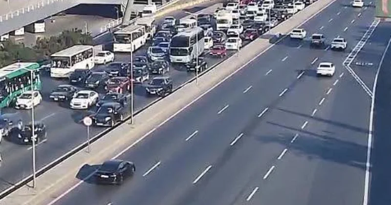 Bakının bir sıra yollarında sıxlıq müşahidə olunur