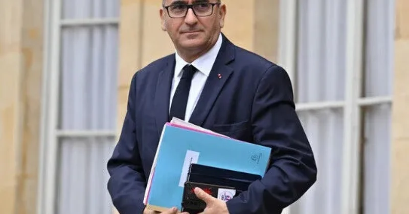 Fransanın daxili işləri naziri deputatla bağlı yanlış məlumat yaymaqda ittiham olunur