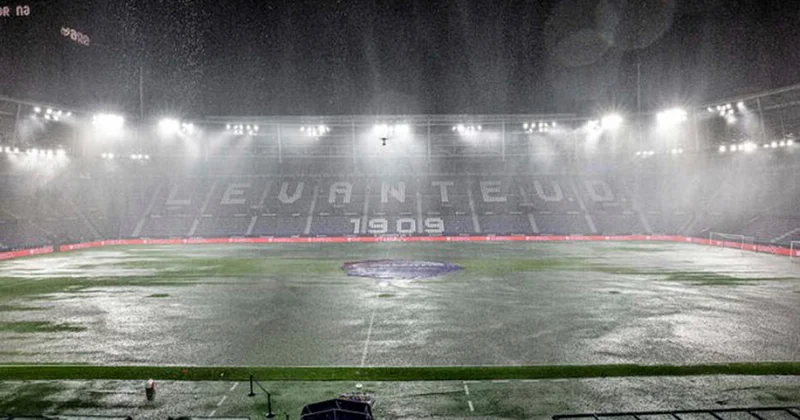 La Liqa klubunun stadionunu su basdı, matç təxirə düşdü Video