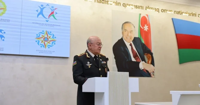 Kəmaləddin Heydərov könüllülərin sertifikatlarla təltifetmə mərasimində iştirak edib