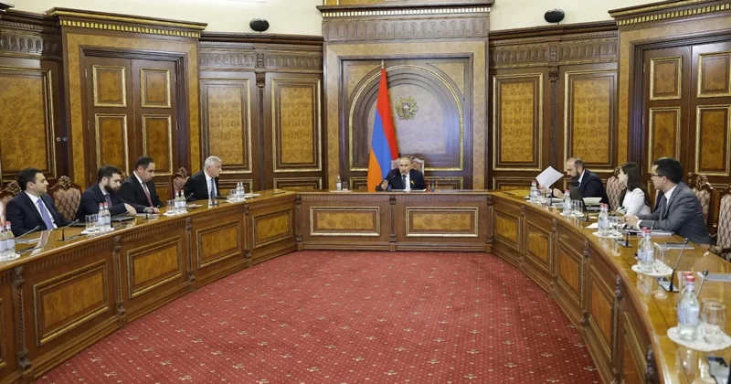 Paşinyan TRIPP layihəsinin icrası ilə bağlı müşavirə keçirib