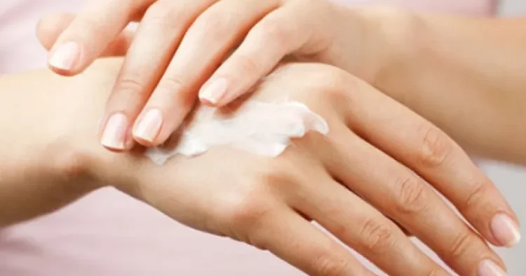 Soyuq və külək dərini qurudur: Dermatoloqdan vacib tövsiyələr