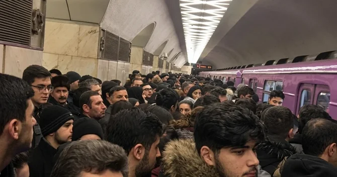 Metroda qatarların gecikmə problemi necə həll olunacaq? AÇIQLAMA