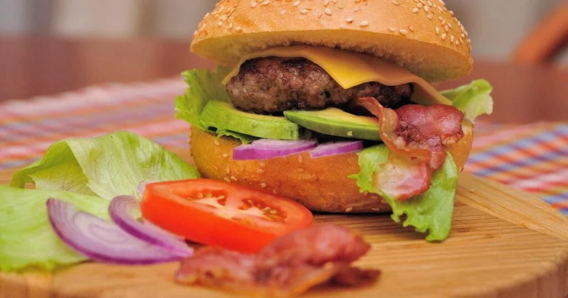 Burger King də işləyən 50 yə yaxın şəxs maaşlarını ala bilmədiyini deyir
