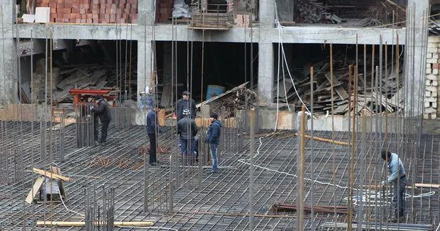 Qeyri rəsmi məşğulluğun həm iqtisadiyyata mənfi təsir edir İqtisadçı