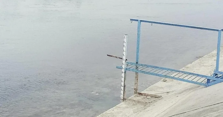 В Гёйчае легковой автомобиль упал в водоканал, есть погибший