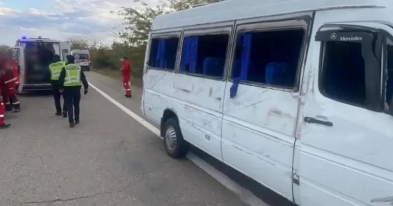 Ukraynada mikroavtobus aşıb, yaralananlar var
