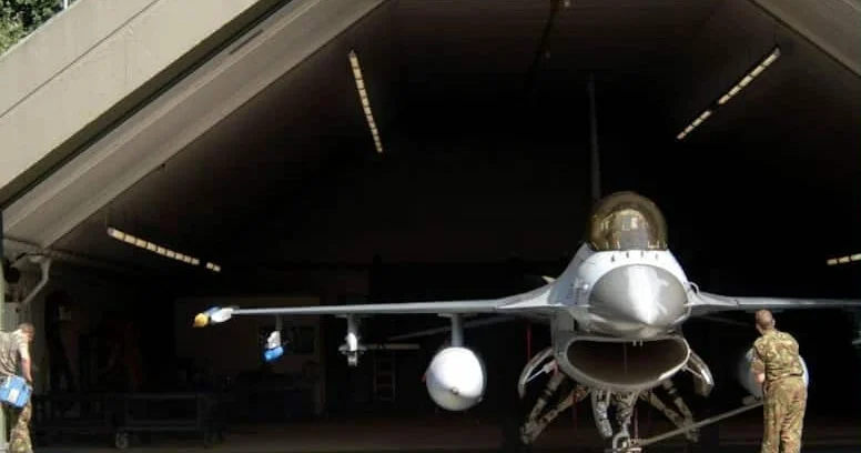 F 16 lar anqarda qalır: Pilot yoxdur