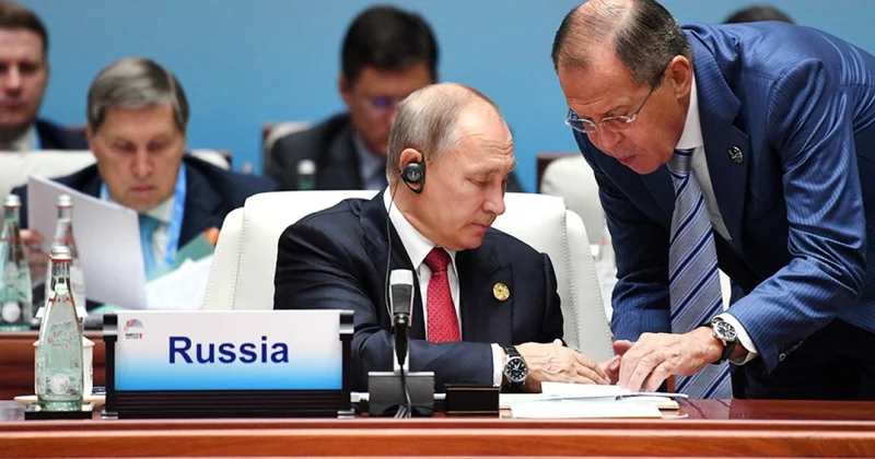 Россию выдворили… И она приспосабливается наш комментарий