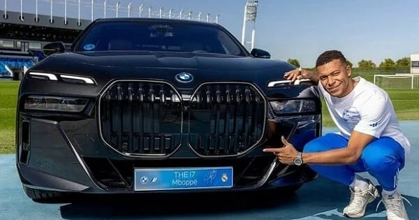 BMV Real ın hər bir futbolçusuna yarım milyonluq maşın verdi Foto