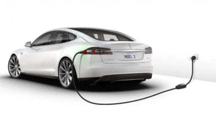 “Minimum problemli texnologiya“: Mühəndis elektromobillərin üstünlüklərini izah edir“ Rusiya mətbuatı