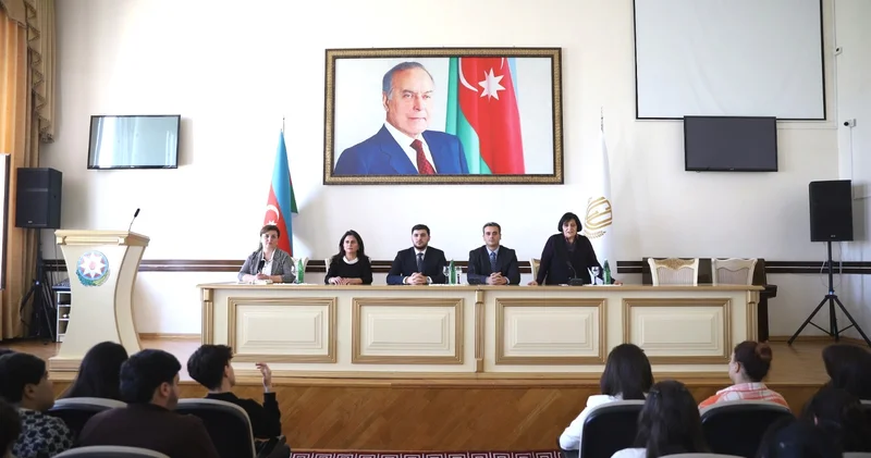Təhsil Tələbə Krediti Fondunun əməkdaşları GDU nun tələbələri ilə görüşüb